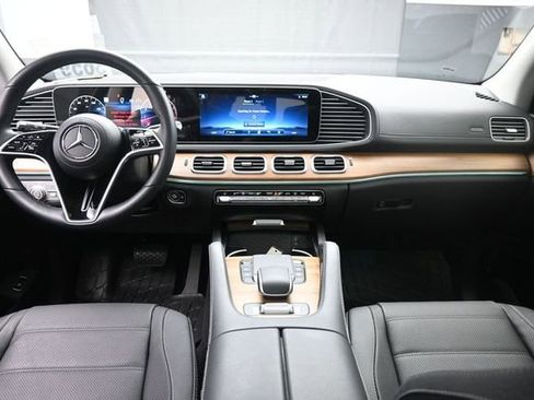 Used 2026 Mercedes-Benz GLS 450 4MATIC image 9
