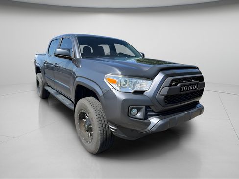 Used 2017 Toyota Tacoma SR w/ Tow Package AWD/4WD image 5