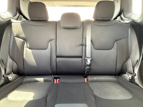 Used 2015 Jeep Renegade Trailhawk w/ Popular Equipment Group AWD/4WD image 22