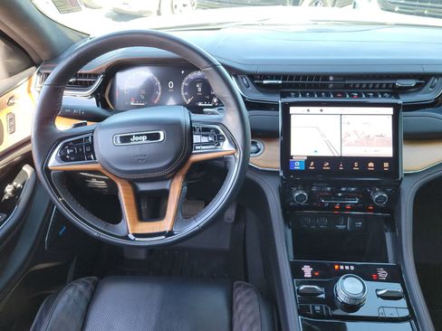 Used 2023 Jeep Grand Cherokee Summit AWD/4WD image 9