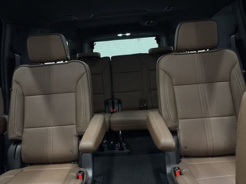 Used 2026 Chevrolet Suburban High Country AWD/4WD image 29