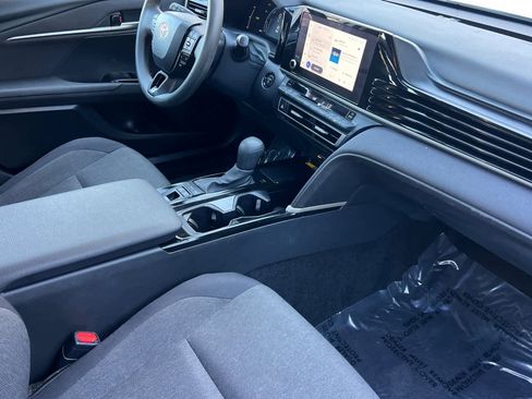 Used 2025 Toyota Camry LE image 16