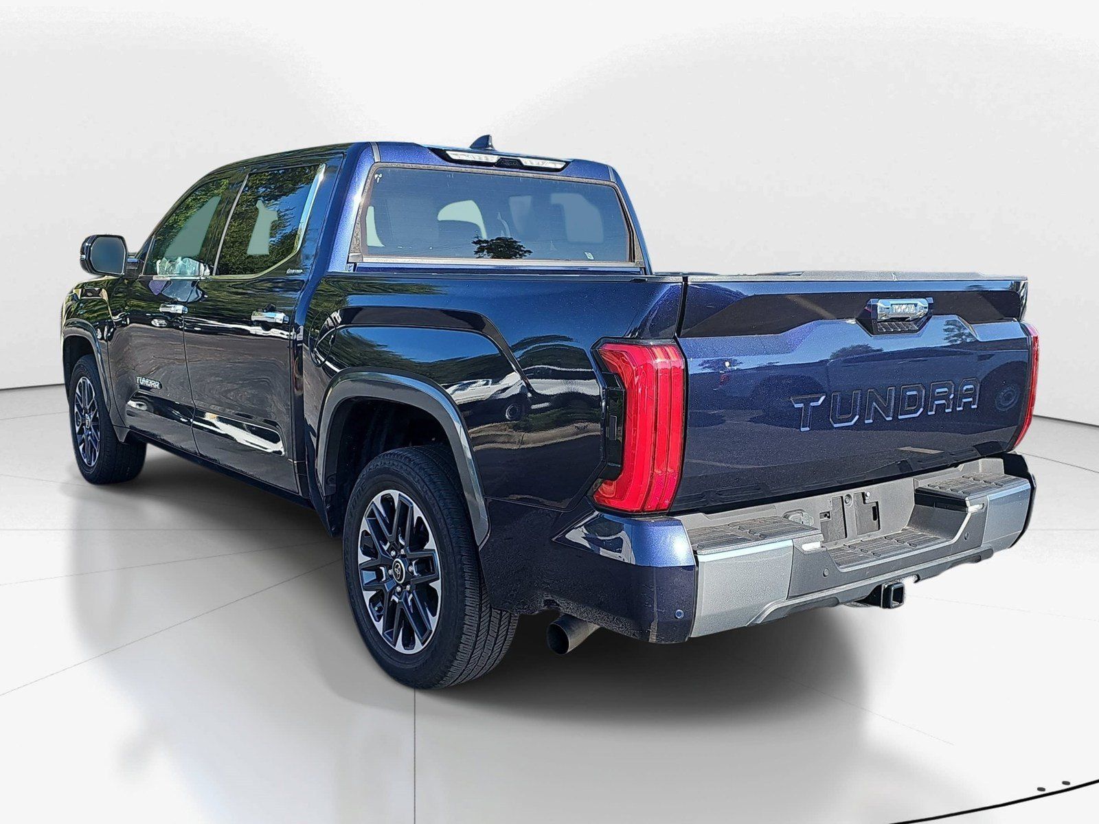 Used 2023 Toyota Tundra Limited w/ Power Package RWD image 5