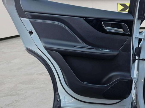 Used 2018 Jaguar F-PACE R-Sport image 25