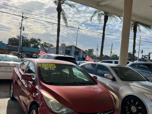 Used 2013 Hyundai Elantra GLS w/ Preferred Pkg FWD image 3