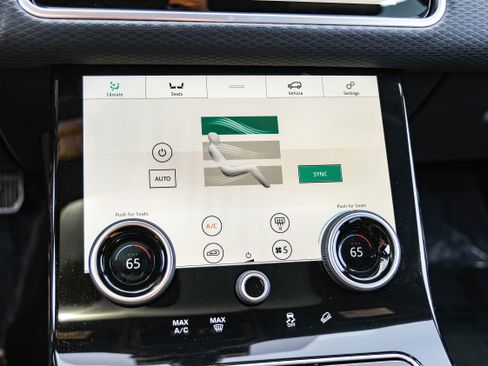 Used 2020 Land Rover Range Rover Velar R-Dynamic S image 27