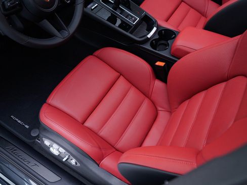 Used 2026 Porsche Macan AWD/4WD image 17