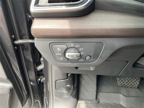 Used 2021 Audi Q5 2.0T Premium w/ Convenience Package image 31