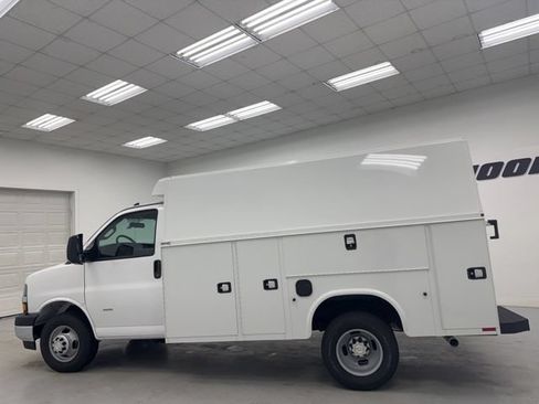 New 2026 Chevrolet Express 3500 w/ Power Convenience Package RWD image 8