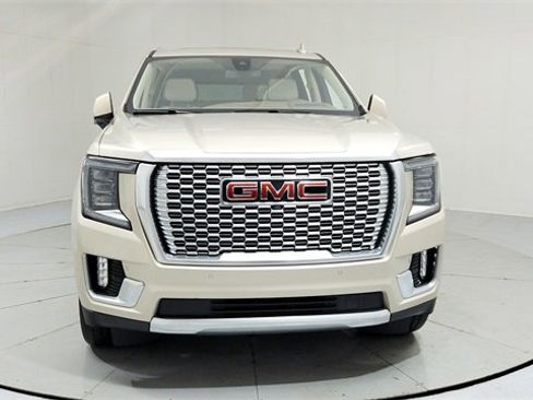 Used 2022 GMC Yukon XL Denali image 8