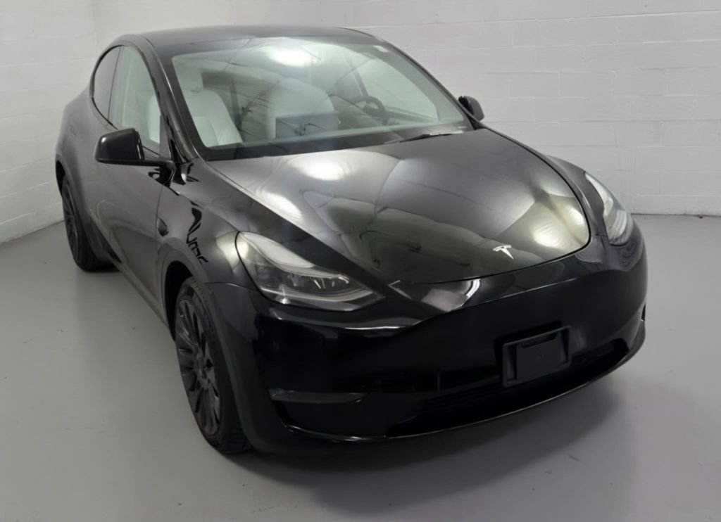 Used 2023 Tesla Model Y AWD image 4