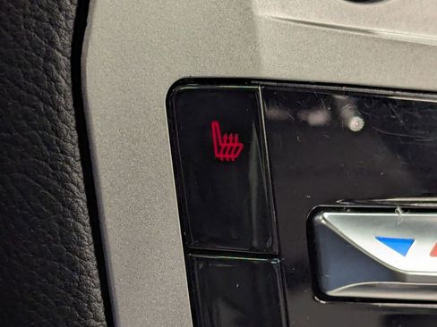 Used 2022 Ford Explorer XLT w/ Equipment Group 202A image 27