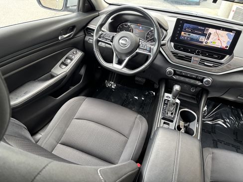 Used 2024 Nissan Altima 2.5 SV w/ SV Premium Package FWD image 21