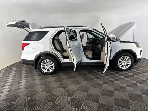 Used 2018 Ford Explorer XLT w/ Equipment Group 202A AWD/4WD image 13