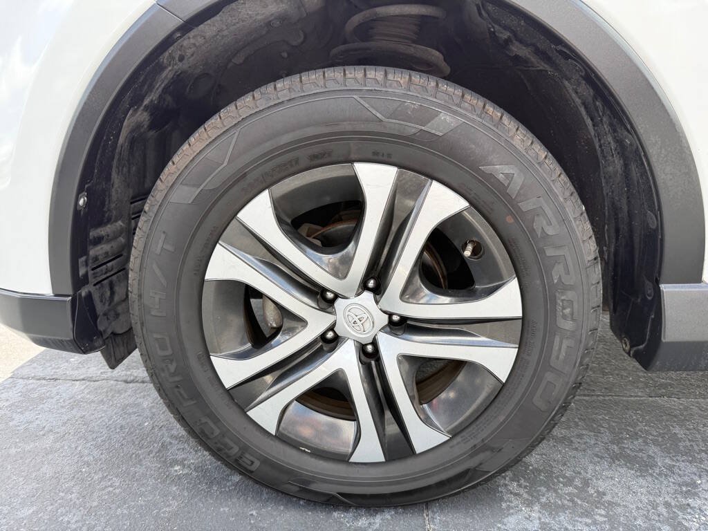 Used 2017 Toyota RAV4 LE w/ Carpet Mat Package AWD/4WD image 27