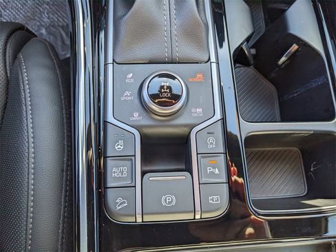 Certified 2025 Kia Sorento SX Prestige image 30