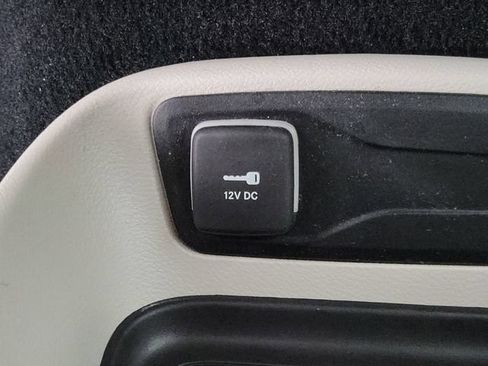 Used 2024 Chrysler Voyager LX FWD image 31