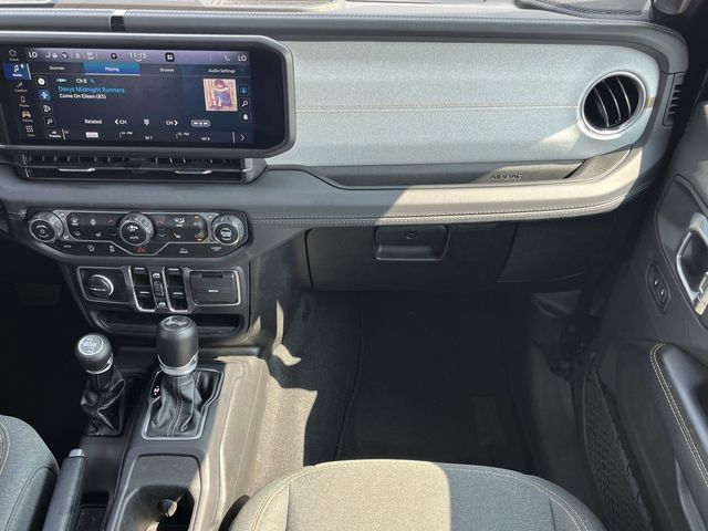 Used 2025 Jeep Wrangler Unlimited Sahara AWD/4WD image 18