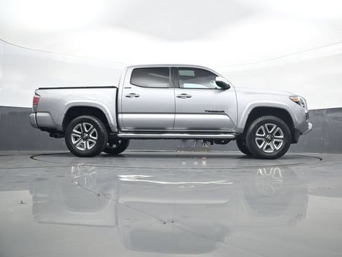 Used 2019 Toyota Tacoma Limited AWD/4WD image 24