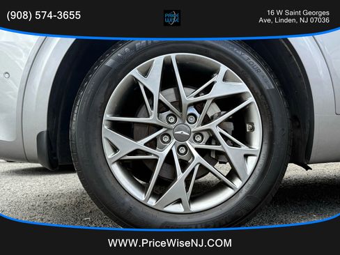 Used 2022 Genesis GV70 2.5T w/ Advanced Package image 30