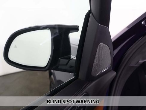 Used 2024 BMW X7 M60i image 7