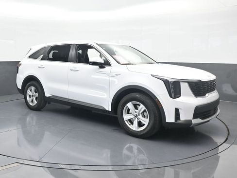 Used 2024 Kia Sorento LX image 8
