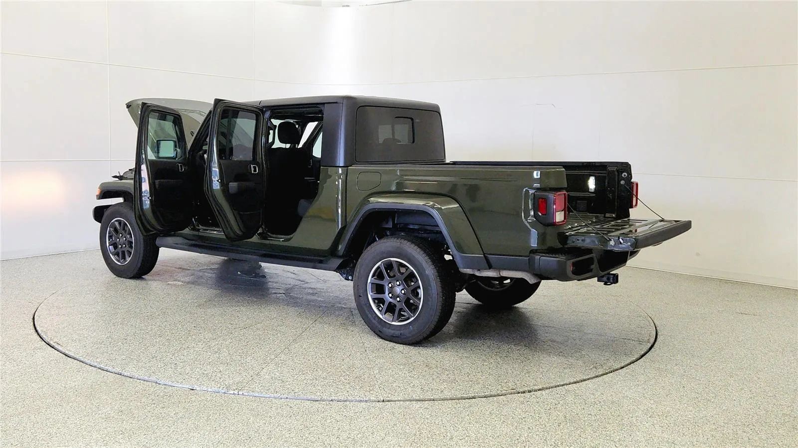 Used 2023 Jeep Gladiator Overland w/ Cold Weather Group AWD/4WD image 12