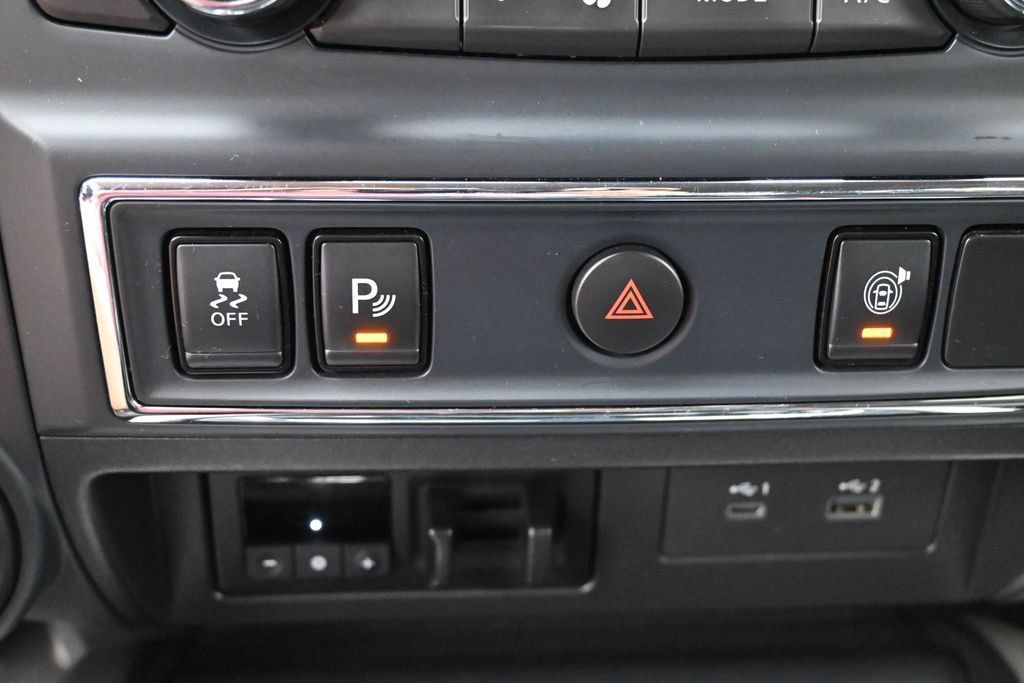 Used 2024 Nissan Titan SV w/ SV Convenience Package AWD/4WD image 27
