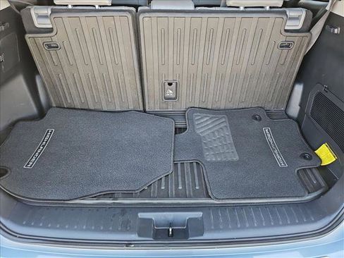 Used 2023 Toyota Highlander XLE FWD image 6