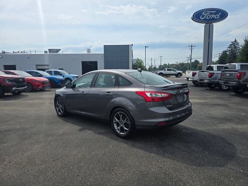 Used 2014 Ford Focus SE w/ Equipment Group 201A FWD image 3