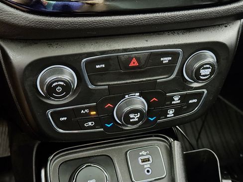 Used 2021 Jeep Compass Latitude w/ Sun and Sound Group AWD/4WD image 17