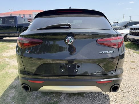 Used 2018 Alfa Romeo Stelvio Sport w/ Quick Order Package 22J Sport AWD/4WD image 3