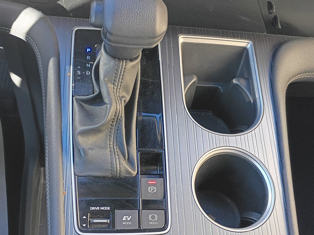 Used 2025 Toyota Sienna LE FWD image 23