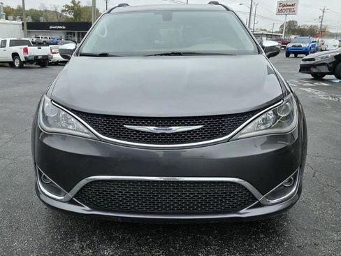 Used 2017 Chrysler Pacifica Limited w/ UConnect Theater Package image 10
