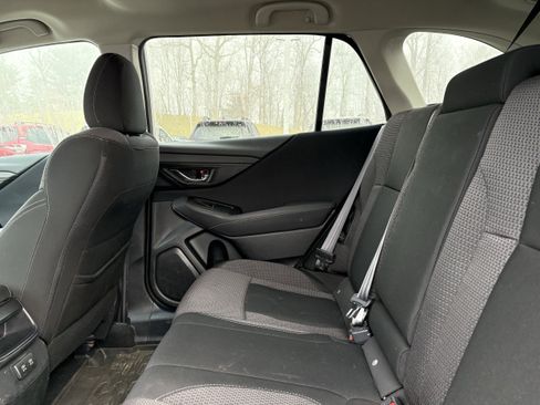 Used 2021 Subaru Outback Premium image 9