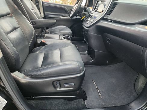 Used 2015 Toyota Sienna SE image 16