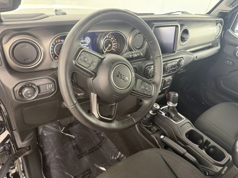 Used 2023 Jeep Gladiator Sport AWD/4WD image 19