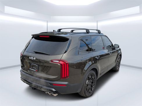 Used 2022 Kia Telluride SX w/ SX Prestige Package image 3
