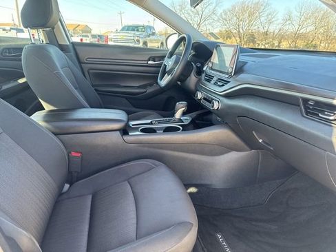 Used 2024 Nissan Altima 2.5 SV image 15