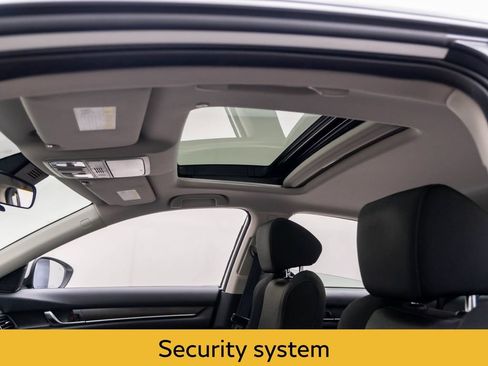 Used 2018 Honda Accord EX image 17
