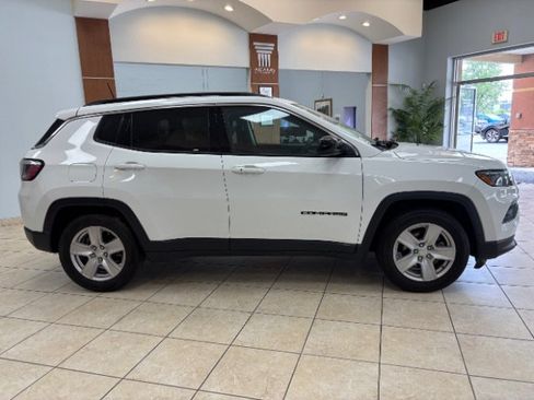 Used 2022 Jeep Compass Latitude w/ Convenience Group FWD image 4