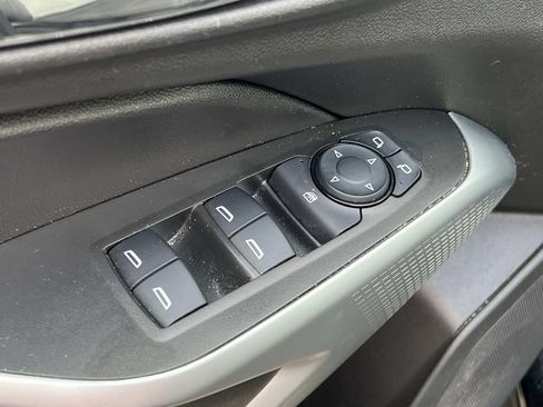 Used 2025 Chevrolet Trax LS w/ LS Convenience Package FWD image 13