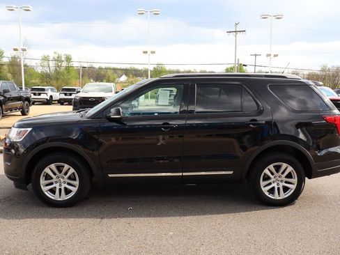 Used 2019 Ford Explorer XLT w/ Equipment Group 202A AWD/4WD image 26