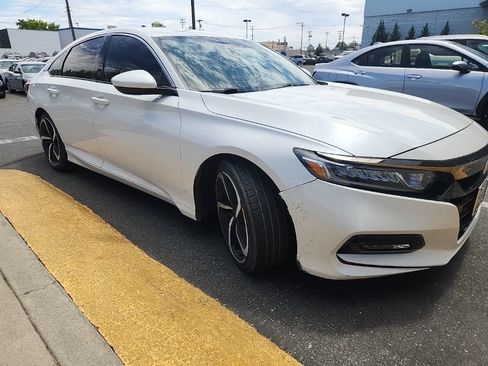 Used 2018 Honda Accord Sport image 3