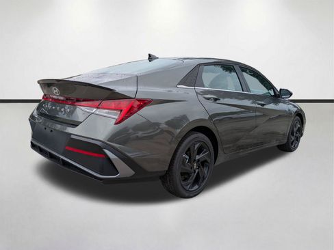 New 2026 Hyundai Elantra SEL Sport FWD image 4