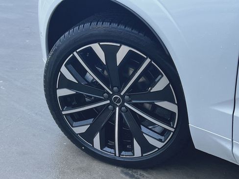 New 2026 Volvo XC60 B5 Ultra w/ Protection Package Premier image 12