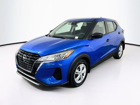Used 2022 Nissan Kicks S FWD image 3
