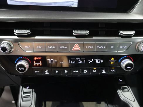 Used 2025 Kia Telluride S AWD/4WD image 27