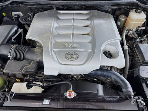 Used 2019 Toyota Land Cruiser AWD/4WD image 32