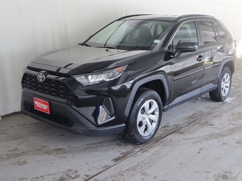 Used 2021 Toyota RAV4 LE image 21